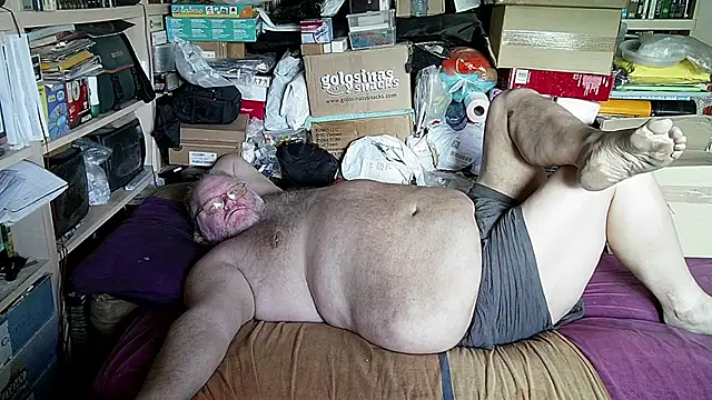 Snapshot of hadeszeuss2 chatting on 10-22-25, 01:44 hadeszeuss2 online show from 10-22-25, 01:44