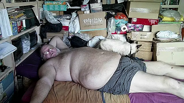 Snapshot of hadeszeuss2 chatting on 10-28-25, 02:53 hadeszeuss2 online show from 10-28-25, 02:53