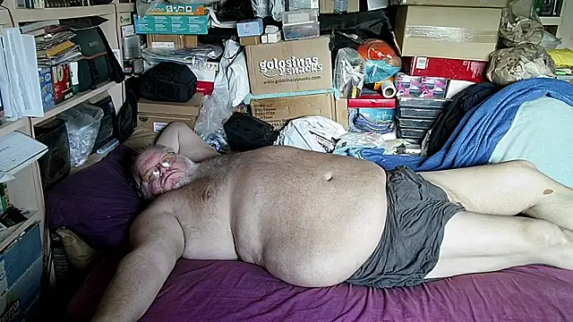 Snapshot of hadeszeuss2 chatting on 11-15-25, 02:13 hadeszeuss2 online show from 11-15-25, 02:13