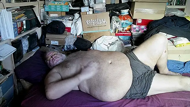 Snapshot of hadeszeuss2 chatting on 11-18-25, 03:27 hadeszeuss2 online show from 11-18-25, 03:27