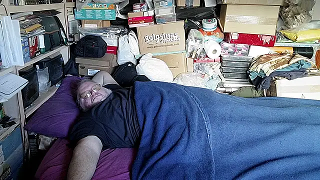 Snapshot of hadeszeuss2 chatting on 11-29-25, 03:37 hadeszeuss2 online show from 11-29-25, 03:37