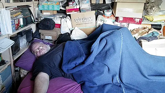 Snapshot of hadeszeuss2 chatting on 11-30-25, 02:43 hadeszeuss2 online show from 11-30-25, 02:43