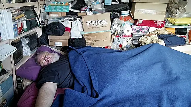 Snapshot of hadeszeuss2 chatting on 12-05-25, 02:14 hadeszeuss2 online show from 12-05-25, 02:14