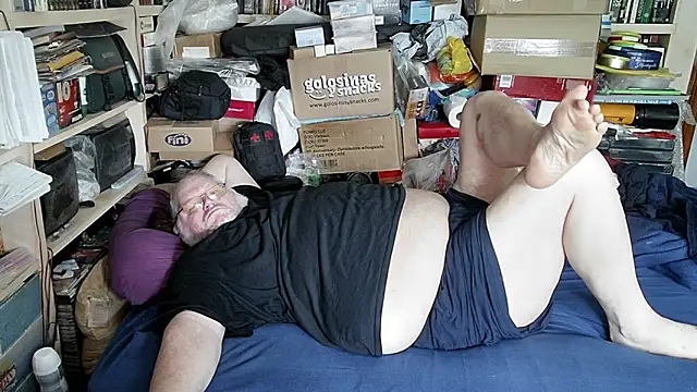 hadeszeuss2 online show from 04-24-26, 02:19