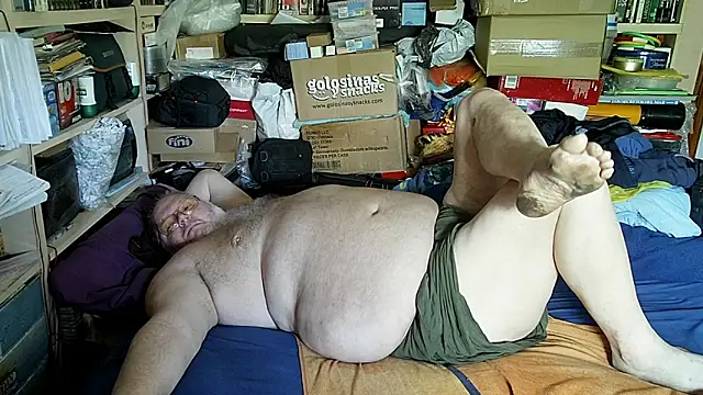 hadeszeuss2 online show from 06-18-26, 02:10