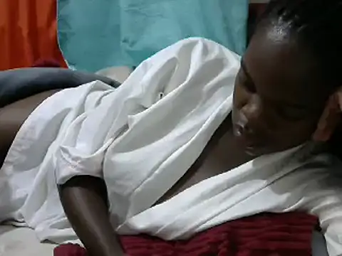 Snapshot of Creamy_dolly chatting on 01-16-25, 12:34 Creamy dolly online show from 01-16-25, 12:34