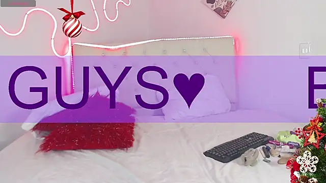 Snapshot of UniversitygirlQS chatting on 12-21-24, 07:24 UniversitygirlQS online show from 12-21-24, 07:24