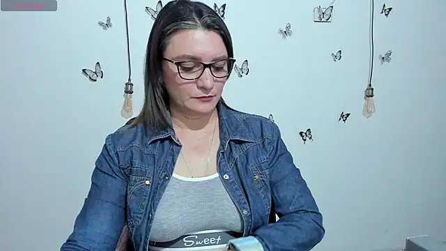 Snapshot of Amie_Adams82_ chatting on 11-11-25, 03:23 Amie Adams82 online show from 11-11-25, 03:23