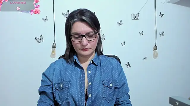 Snapshot of Amie_Adams82_ chatting on 12-15-25, 03:38 Amie Adams82 online show from 12-15-25, 03:38