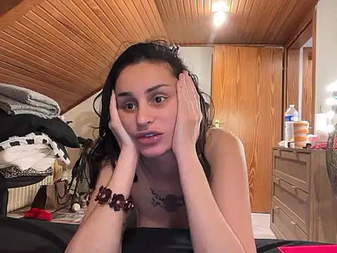 JeSuisUnTapin online show from 10-28-25, 08:44