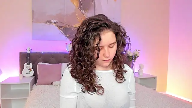 Snapshot of Ariella_Sol chatting on 12-18-24, 01:05 Ariella Sol online show from 12-18-24, 01:05