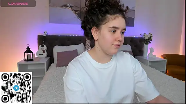 Snapshot of Ariella_Sol chatting on 01-28-25, 04:18 Ariella Sol online show from 01-28-25, 04:18