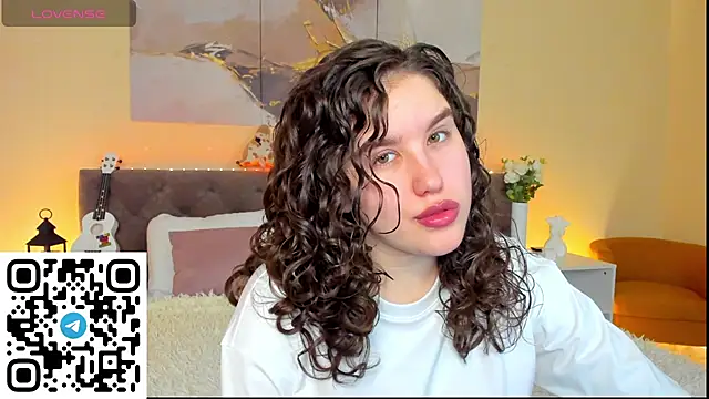 Snapshot of Ariella_Sol chatting on 01-31-25, 01:11 Ariella Sol online show from 01-31-25, 01:11