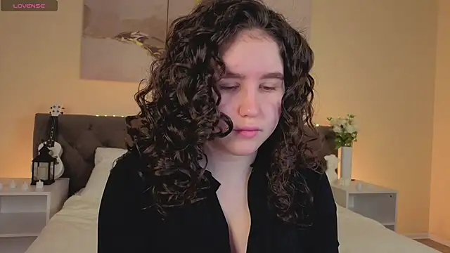 Snapshot of Ariella_Sol chatting on 11-14-25, 01:04 Ariella Sol online show from 11-14-25, 01:04