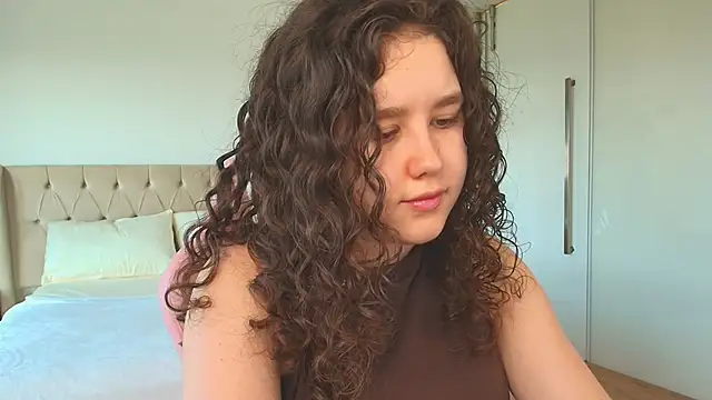 Snapshot of Ariella_Sol chatting on 02-15-26, 07:21 Ariella Sol online show from 02-15-26, 07:21