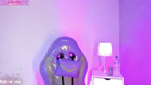 Snapshot of Cameliaa_Smiith chatting on 12-14-25, 02:50 Cameliaa Smiith online show from 12-14-25, 02:50