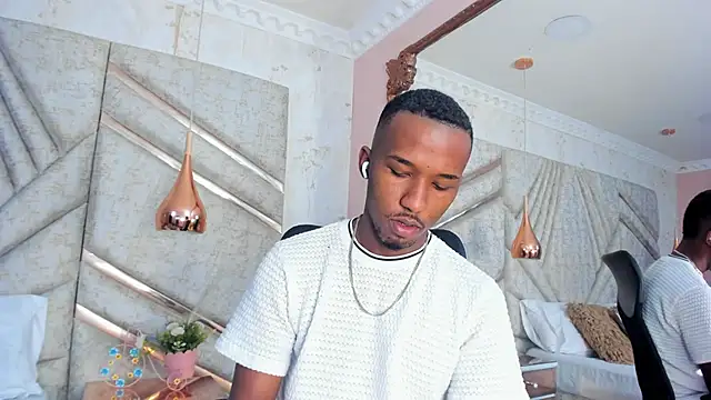 Snapshot of JamesParck chatting on 01-13-25, 12:24 JamesParck online show from 01-13-25, 12:24