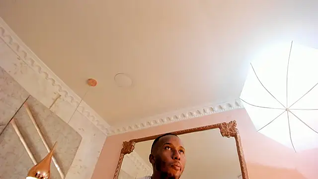 Snapshot of JamesParck chatting on 01-27-25, 06:20 JamesParck online show from 01-27-25, 06:20