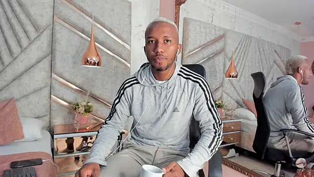 Snapshot of JamesParck chatting on 02-04-25, 12:22 JamesParck online show from 02-04-25, 12:22