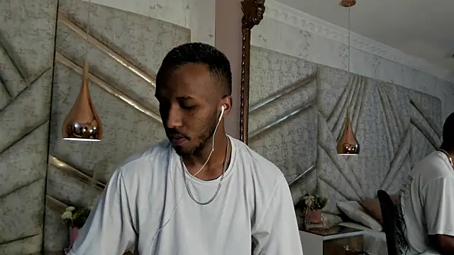 Snapshot of JamesParck chatting on 03-20-25, 12:32 JamesParck online show from 03-20-25, 12:32