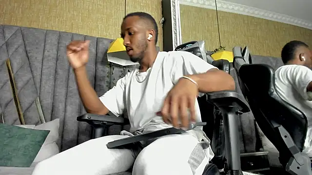 Snapshot of JamesParck chatting on 03-11-26, 11:00 JamesParck online show from 03-11-26, 11:00