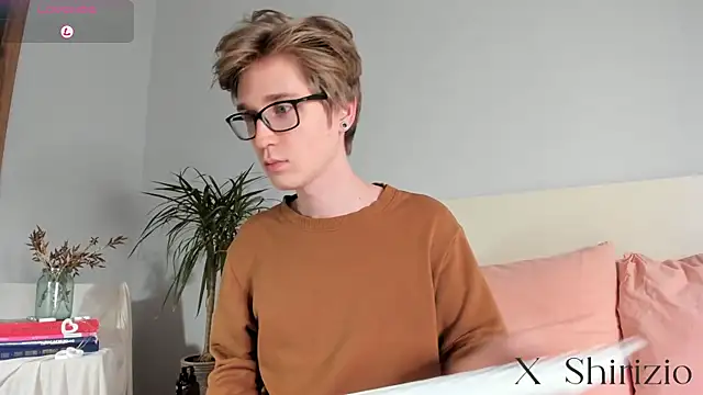 Snapshot of Shirizi chatting on 01-26-25, 07:52 Shirizi online show from 01-26-25, 07:52