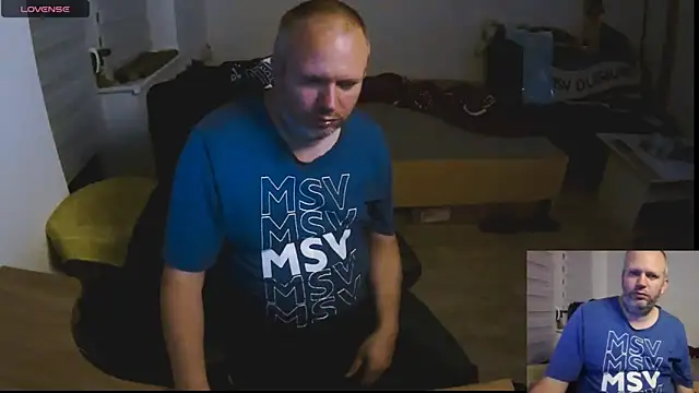 Snapshot of ShyBoy1982 chatting on 10-10-25, 10:09 ShyBoy1982 online show from 10-10-25, 10:09