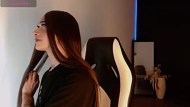 Snapshot of AdharaaMoon chatting on 12-29-24, 01:24 AdharaaMoon online show from 12-29-24, 01:24