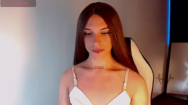 Snapshot of AdharaaMoon chatting on 01-06-25, 10:37 AdharaaMoon online show from 01-06-25, 10:37