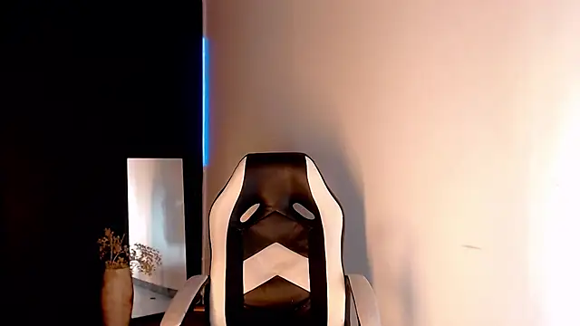 Snapshot of AdharaaMoon chatting on 02-01-25, 11:06 AdharaaMoon online show from 02-01-25, 11:06