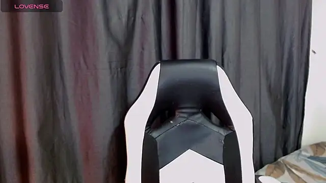 Snapshot of AdharaaMoon chatting on 10-03-25, 07:11 AdharaaMoon online show from 10-03-25, 07:11