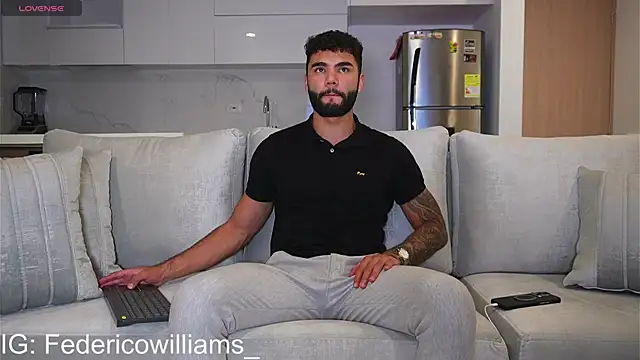 Snapshot of Derek_w chatting on 01-22-25, 08:29 Derek w online show from 01-22-25, 08:29