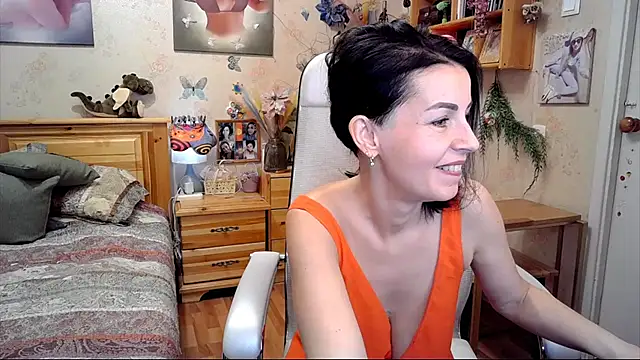 Kendra Mom online show from 03-15-25, 01:18