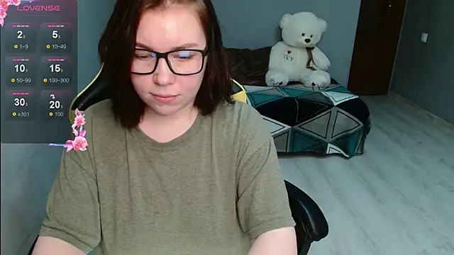 Emily Amorre online show from 11-04-25, 05:01