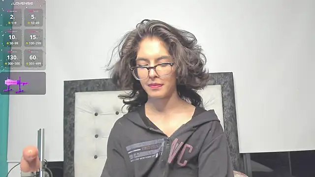 Snapshot of SelenaGmez chatting on 01-18-25, 01:52 SelenaGmez online show from 01-18-25, 01:52