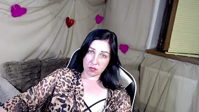 Snapshot of JillStevens chatting on 06-10-26, 06:51 JillStevens online show from 06-10-26, 06:51