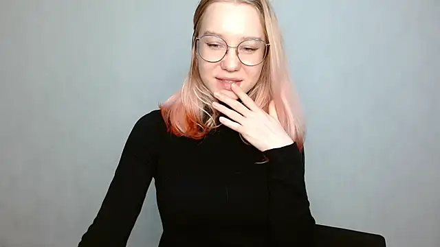 Snapshot of cindi_hot chatting on 12-26-24, 02:05 cindi hot online show from 12-26-24, 02:05