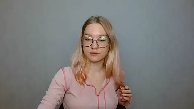 Snapshot of cindi_hot chatting on 01-19-25, 12:39 cindi hot online show from 01-19-25, 12:39