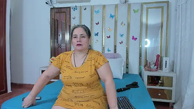 Snapshot of AnyelaGitanaMature chatting on 11-18-25, 01:55 AnyelaGitanaMature online show from 11-18-25, 01:55