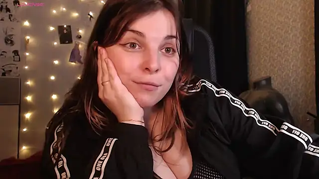 Snapshot of Saya_sweet chatting on 09-14-25, 10:09 Saya sweet online show from 09-14-25, 10:09