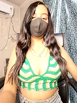 Snapshot of Parinaaz18 chatting on 04-28-26, 01:26 Parinaaz18 online show from 04-28-26, 01:26