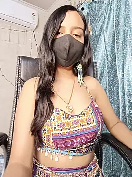 Snapshot of Parinaaz18 chatting on 05-11-26, 01:06 Parinaaz18 online show from 05-11-26, 01:06