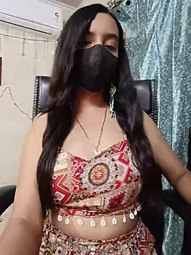Snapshot of Parinaaz18 chatting on 05-25-26, 01:50 Parinaaz18 online show from 05-25-26, 01:50