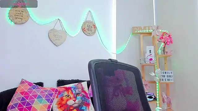 EmillySanders online show from 12-20-25, 02:24