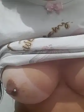 Snapshot of AmandaS2k chatting on 11-21-25, 01:37 AmandaS2k online show from 11-21-25, 01:37