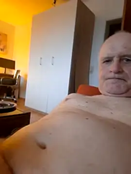 Milkasahne64 online show from 02-06-26, 07:23