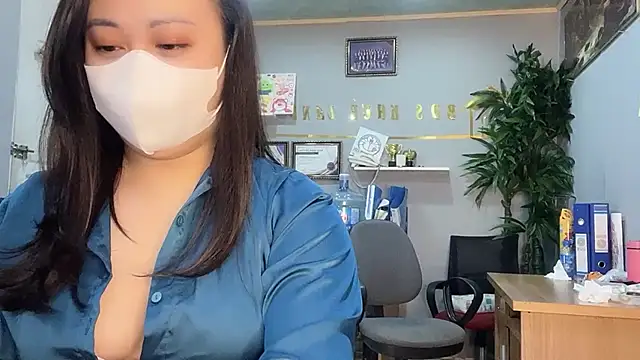 Snapshot of Bamboo_Swetie chatting on 12-14-24, 02:21 Bamboo Swetie online show from 12-14-24, 02:21