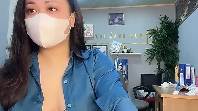 Snapshot of Bamboo_Swetie chatting on 12-18-24, 12:43 Bamboo Swetie online show from 12-18-24, 12:43