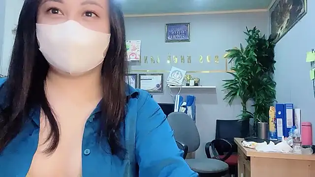 Snapshot of Bamboo_Swetie chatting on 12-26-24, 02:37 Bamboo Swetie online show from 12-26-24, 02:37