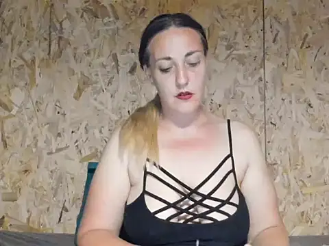 Snapshot of Cristina311219 chatting on 06-01-26, 10:33 Cristina311219 online show from 06-01-26, 10:33